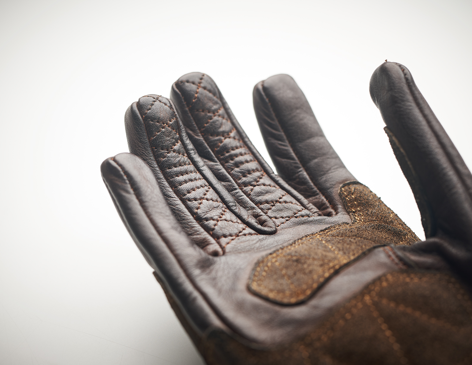 GLOVES 04.jpg