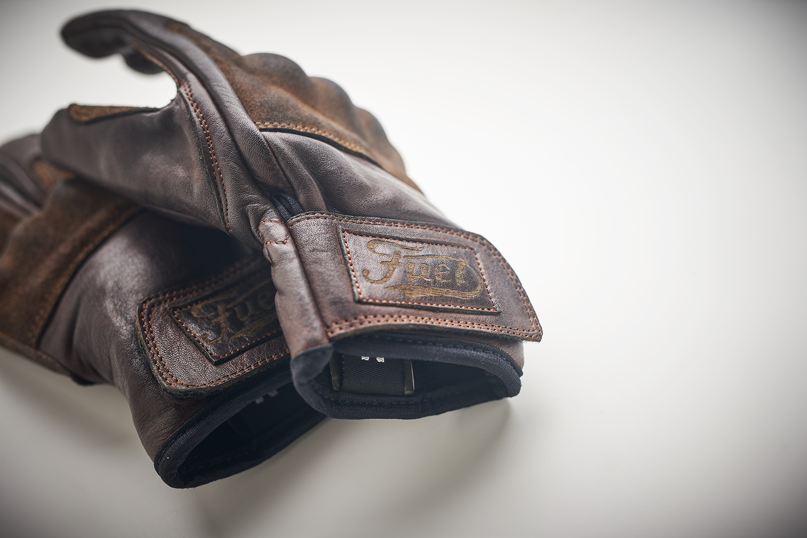 GLOVES 03.jpg