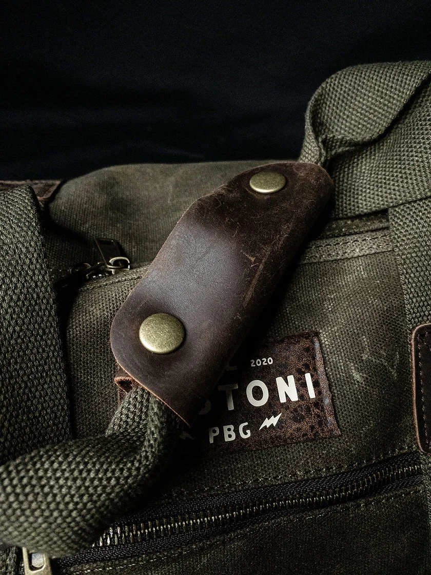 Bastoni_Weekender_olive_4.jpg