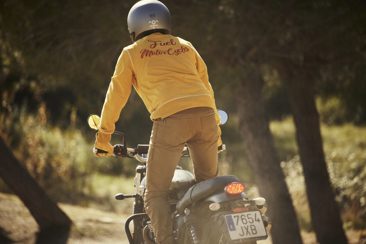W22-SWEATSHIRT-CREW-321-Mustard-826.jpg