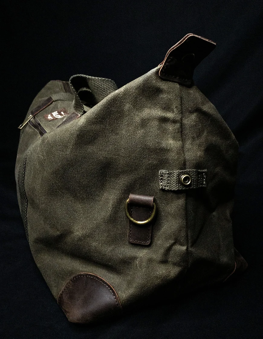 Bastoni_Weekender_olive_5.jpg