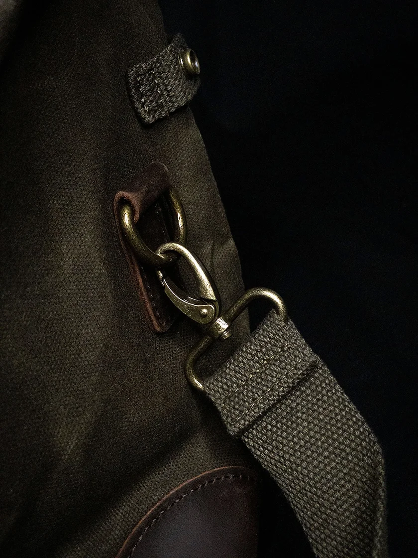 Bastoni_Weekender_olive_3.jpg